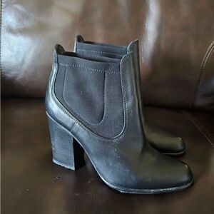 ‎STUART WEITZMAN Black Leather Ankle Boots - Size 9